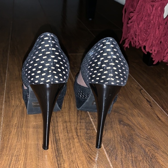 Classy black fishnet and nude heels - Picture 4 of 8